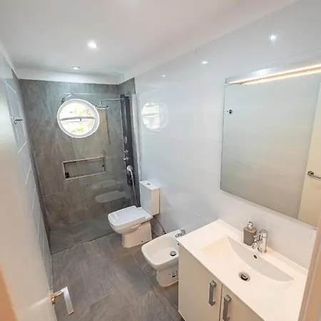 Newly Renovated Las Americas Modern 3Bd Apartment * Arona (Tenerife)
